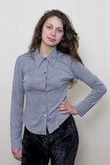 Blusa Gris con Botones de Colores