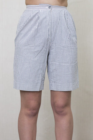 Short Rayas Blancas y Grises